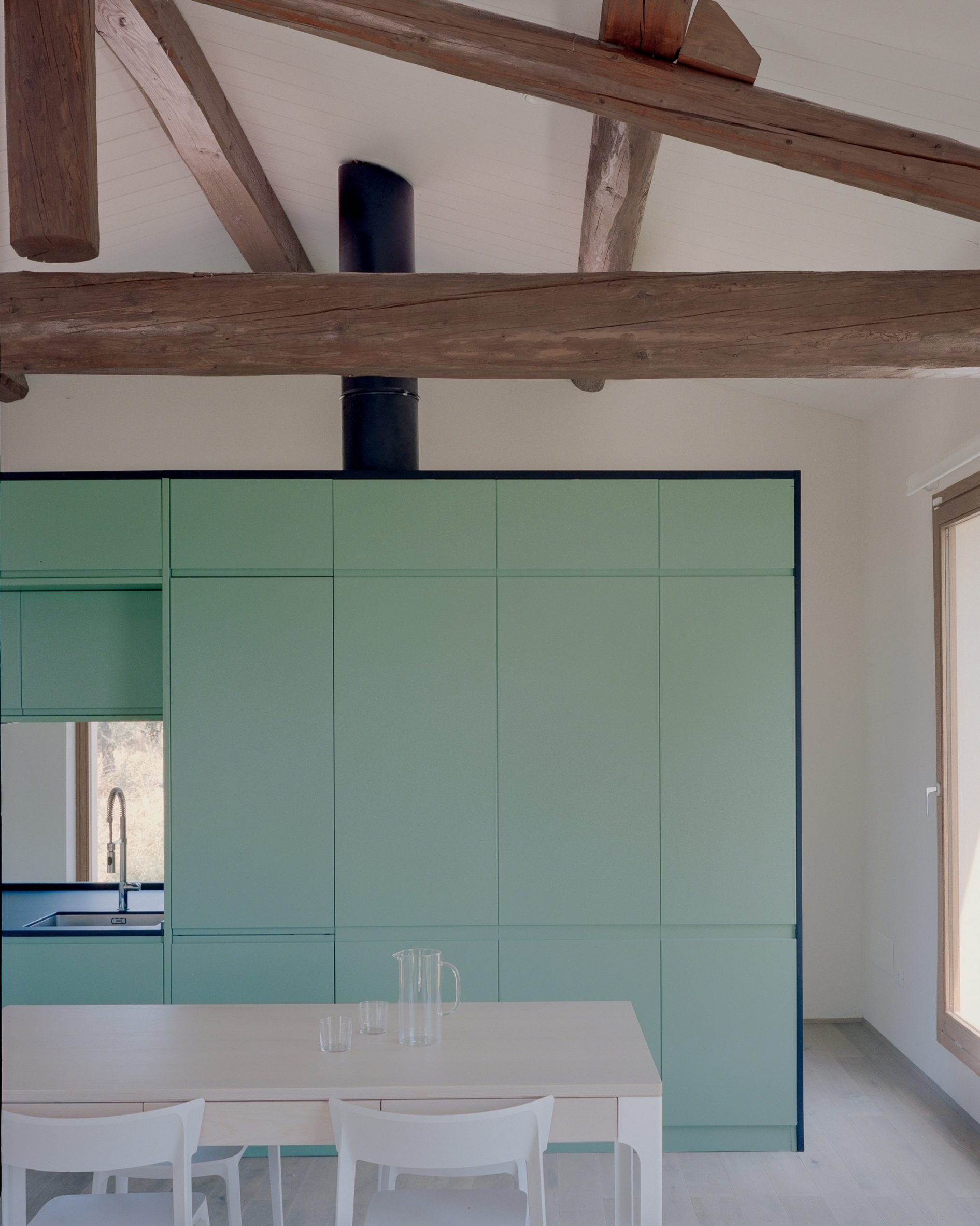 Kitchen in Fienile N by Fōntego Architettura