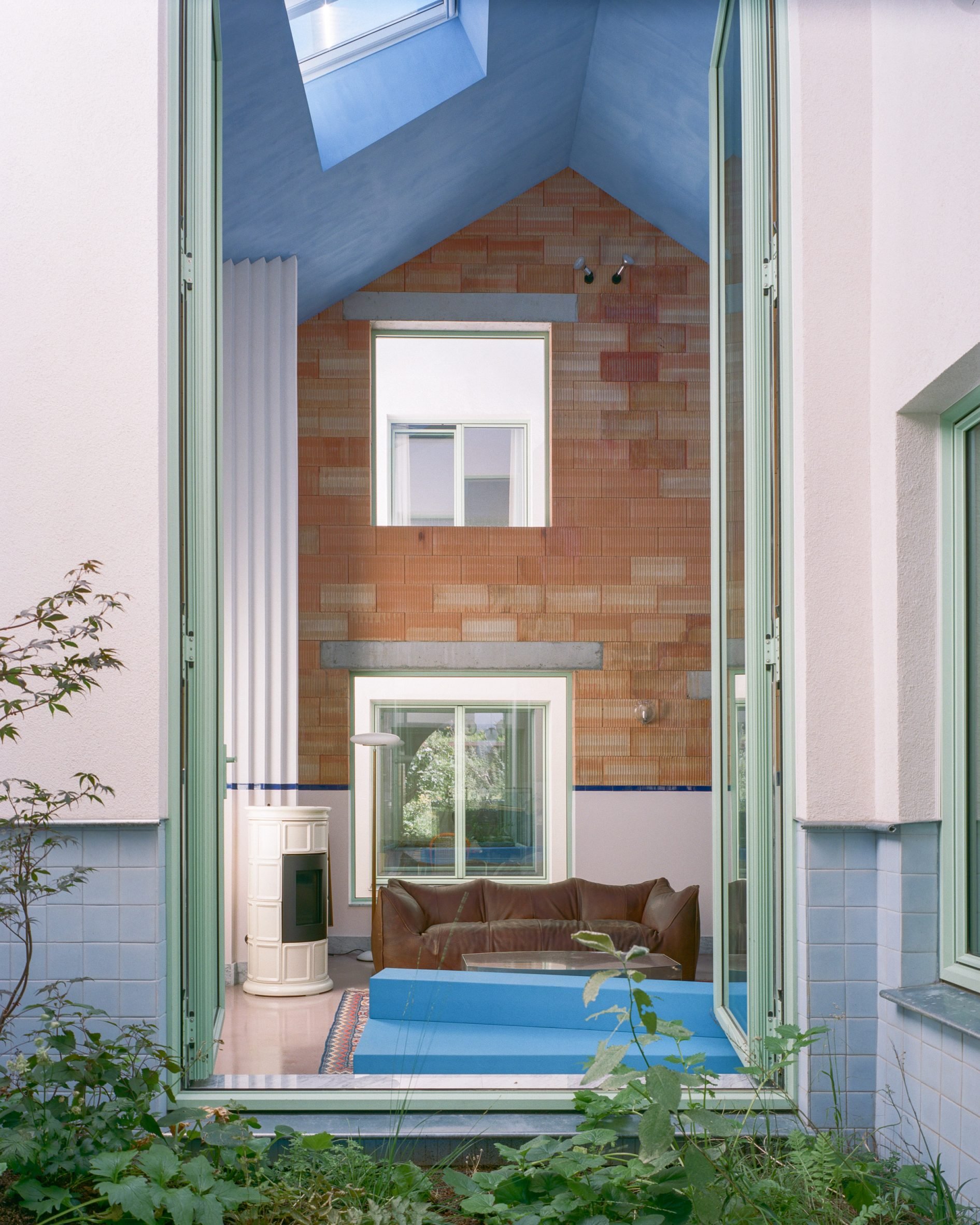 Dailly warehouse home by Mamout in Belgium