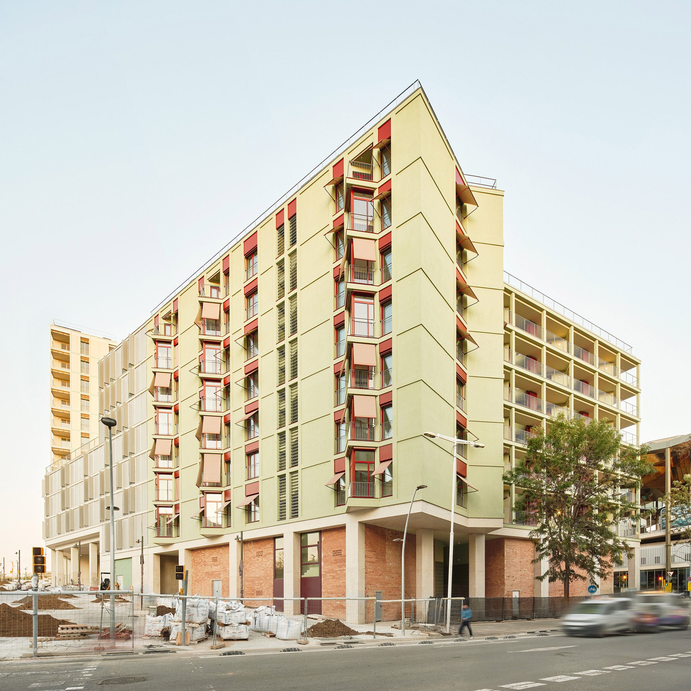 La Comunidad Habitacional by Cierto Estudio