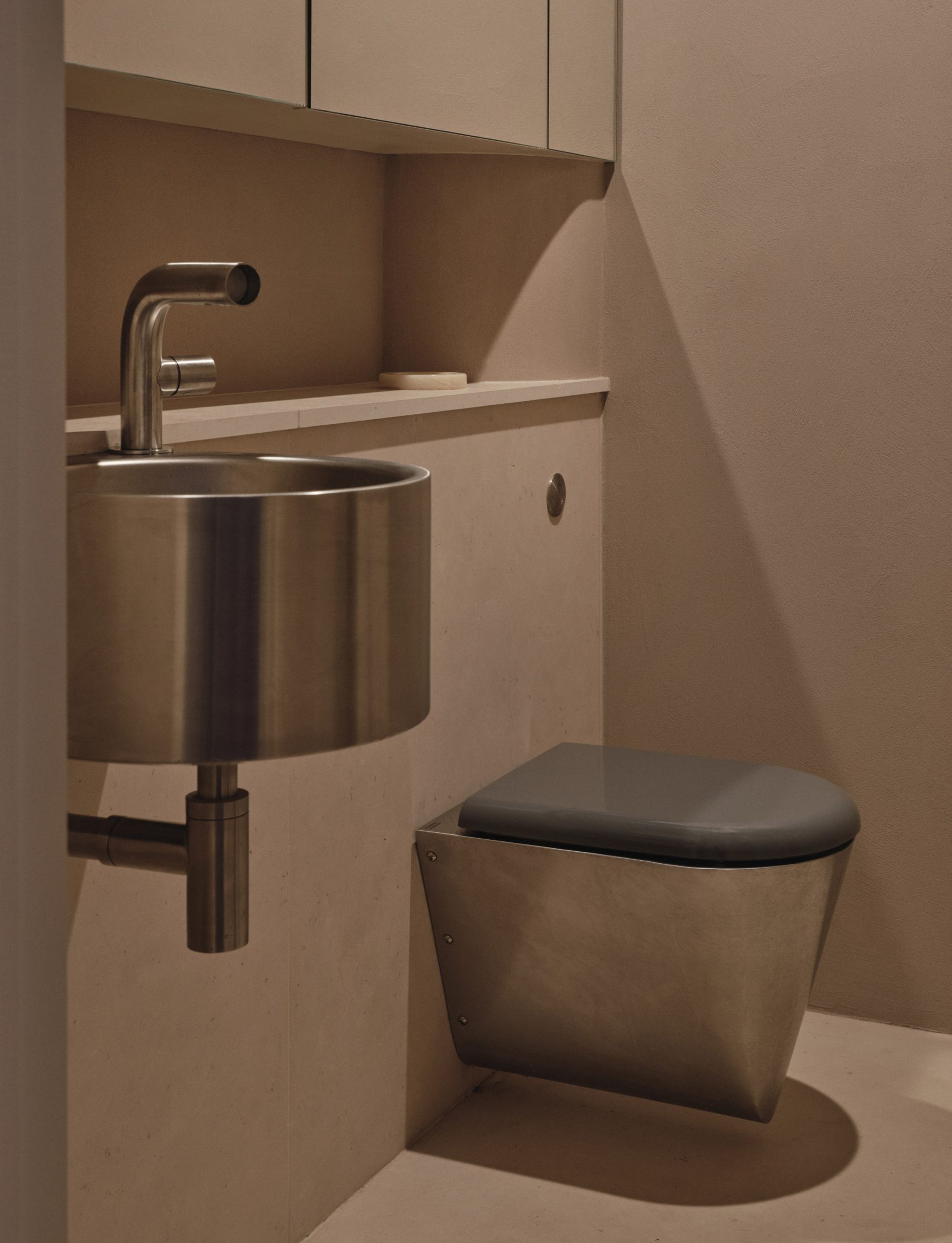 Metal and micro-cement bathroom