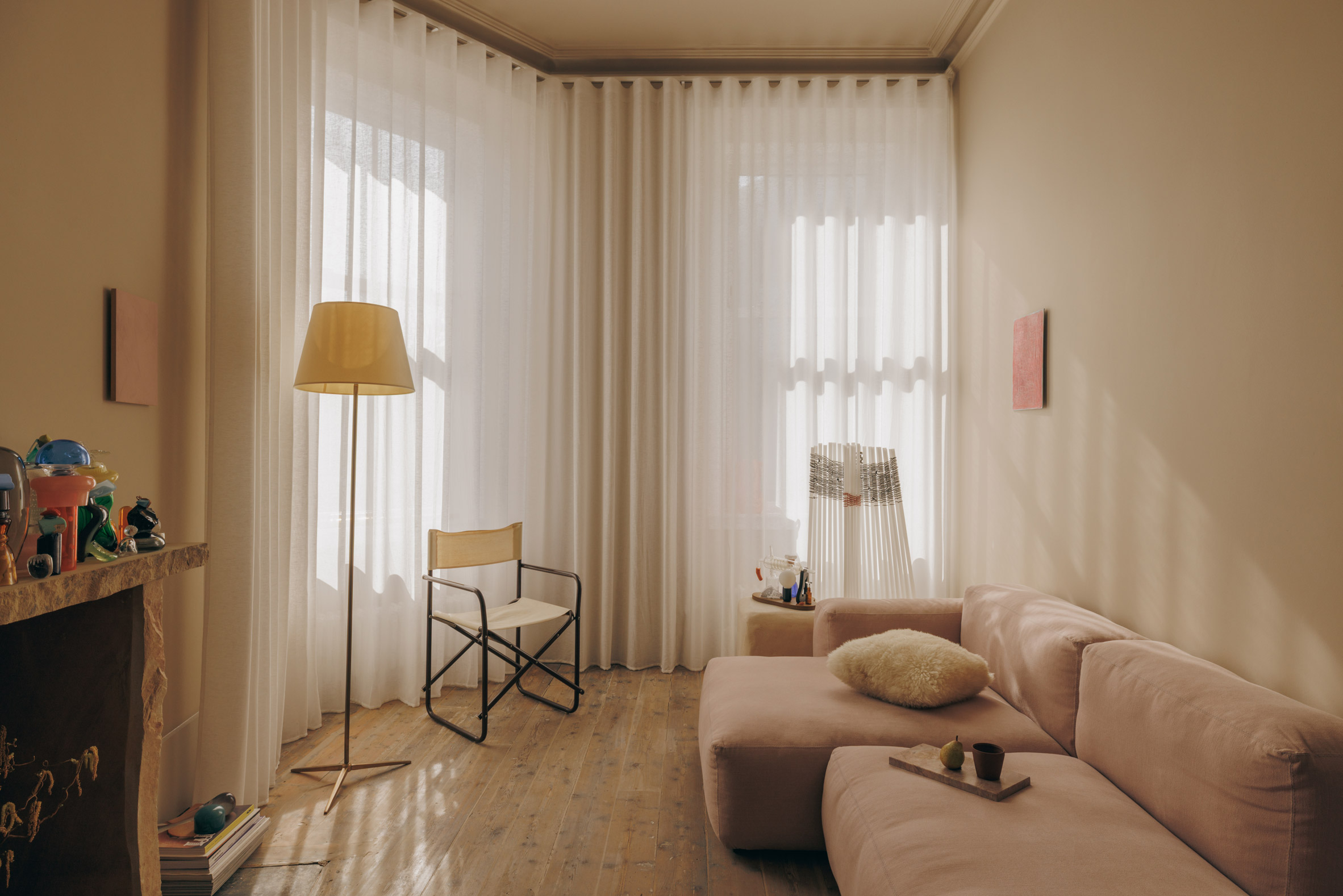 Monolithic living room mantel